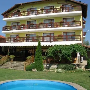 Margarita Hotel Warna