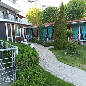 Danita & Diva Restaurant Bbq&pool Bar וארנה