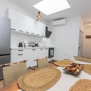 https://the-central-house-2.burgashotels.net